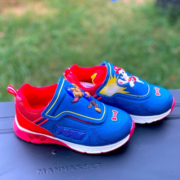 Toddler Boys Paw Patrol Light Up Athletic Sneaker - Picture 2 of 8